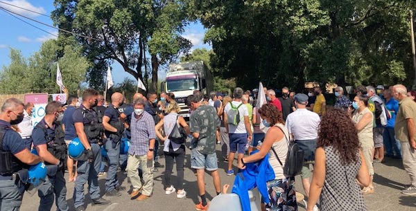 proteste discarica Albano