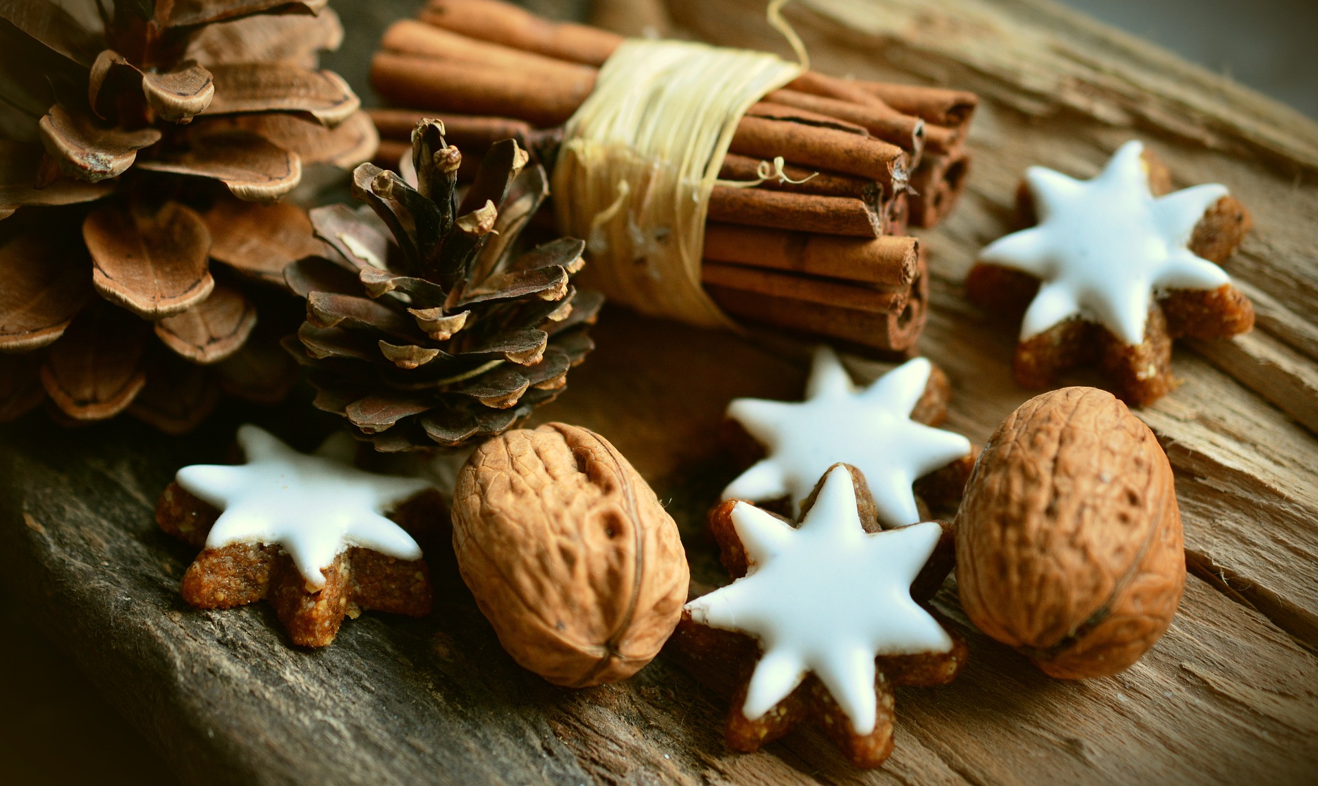 Biscotti, noci e pigne