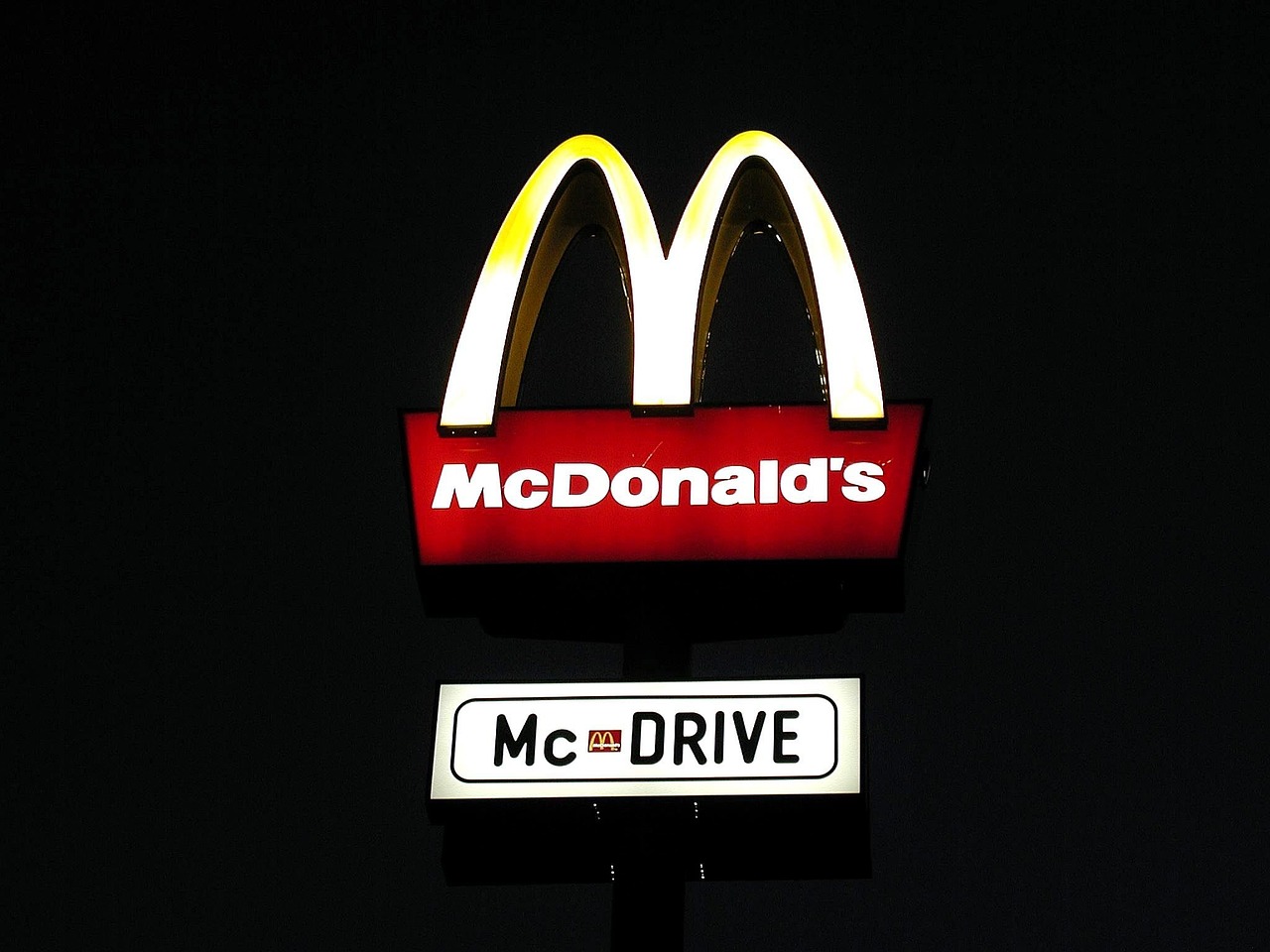 Il logo di McDonald's, giallo e rosso
