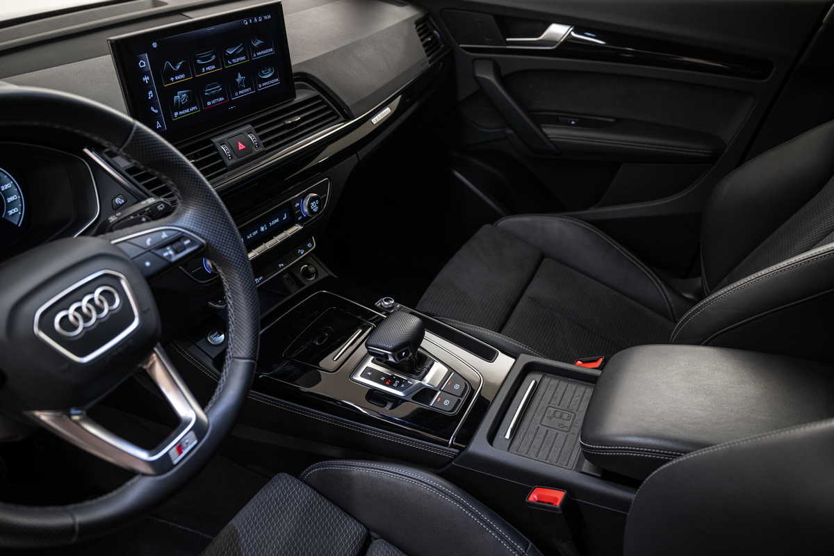 Audi Q5 Identity Black