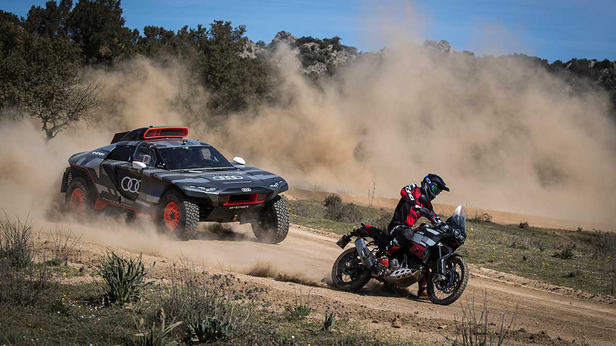 Ducati DesertX - Audi RS Q e-tron