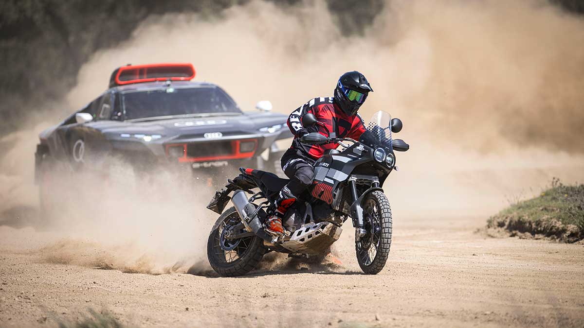 Ducati DesertX - Audi RS Q e-tron