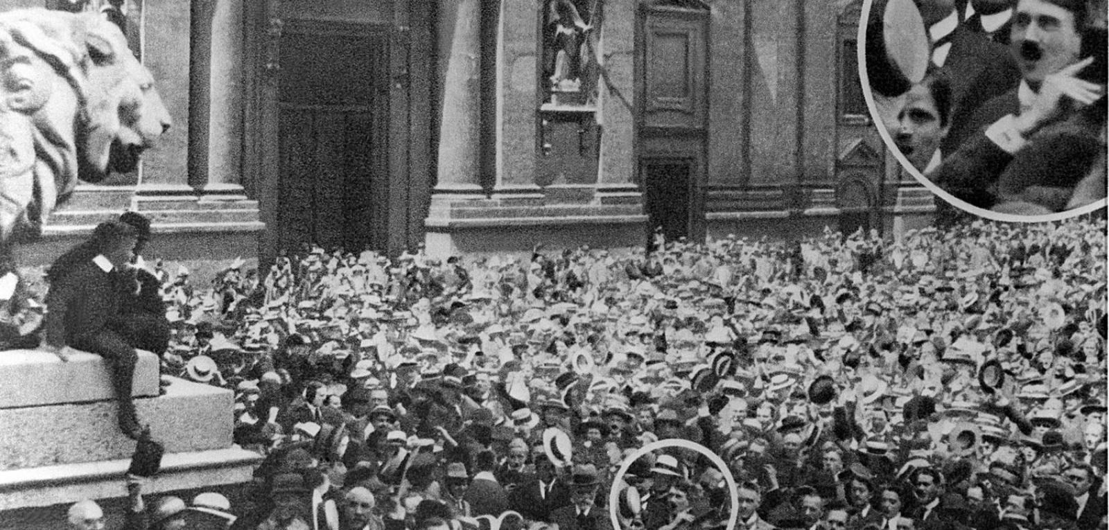 La fotografia di Heinrich Hoffmann nella Odeonsplatz di Monaco, 2 agosto 1914