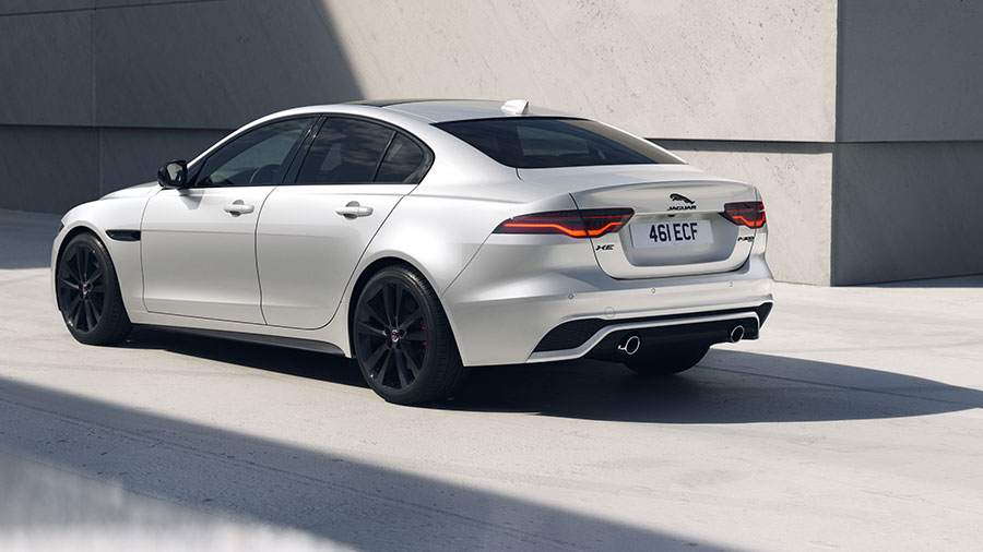 Jaguar XE e XF R-Dynamic Black