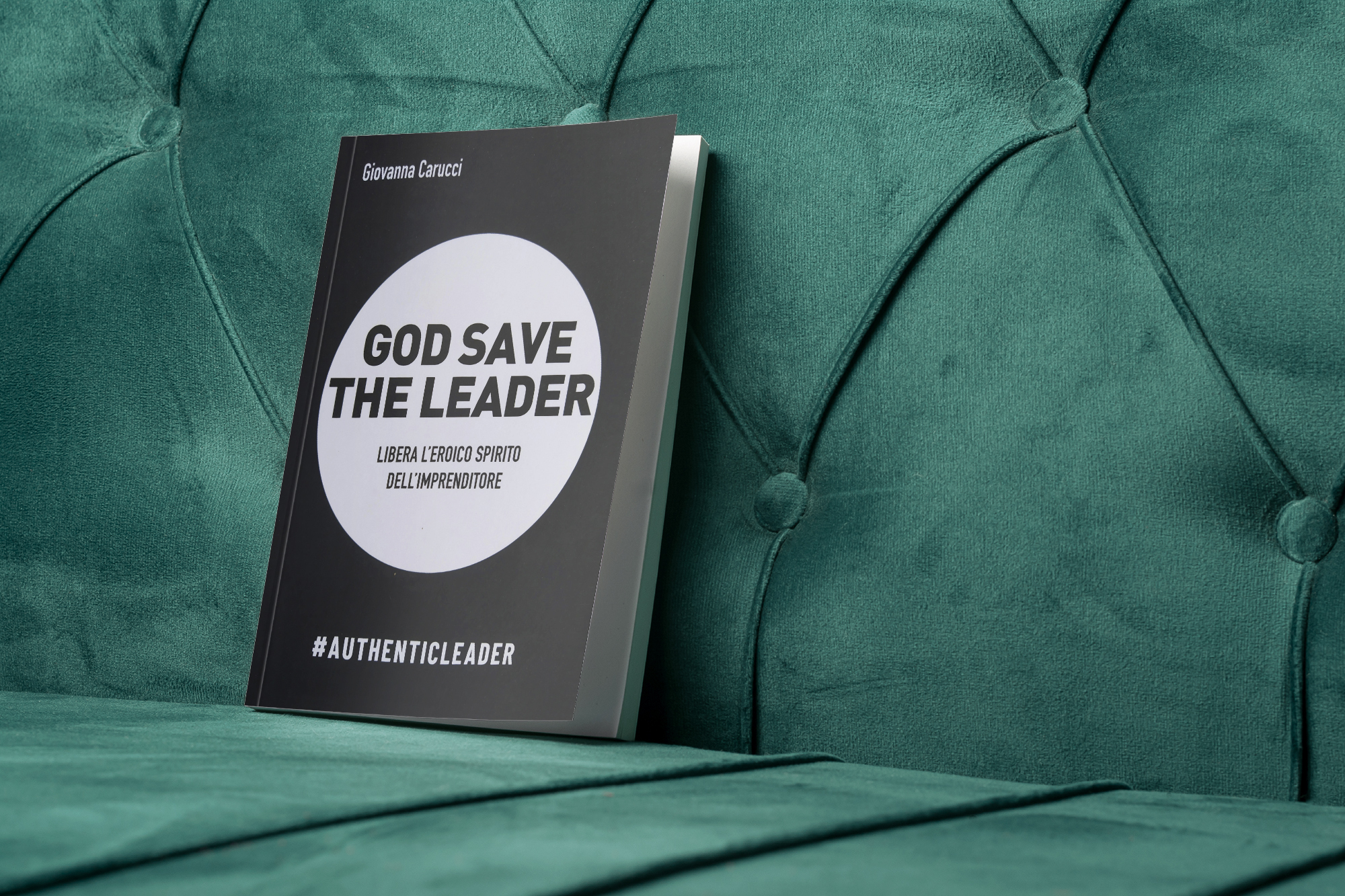 God save The Leader di Giovanna Carucci