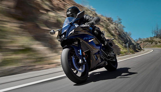 Nuova Yamaha R7 2021
