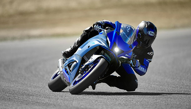 Nuova Yamaha R7 2021