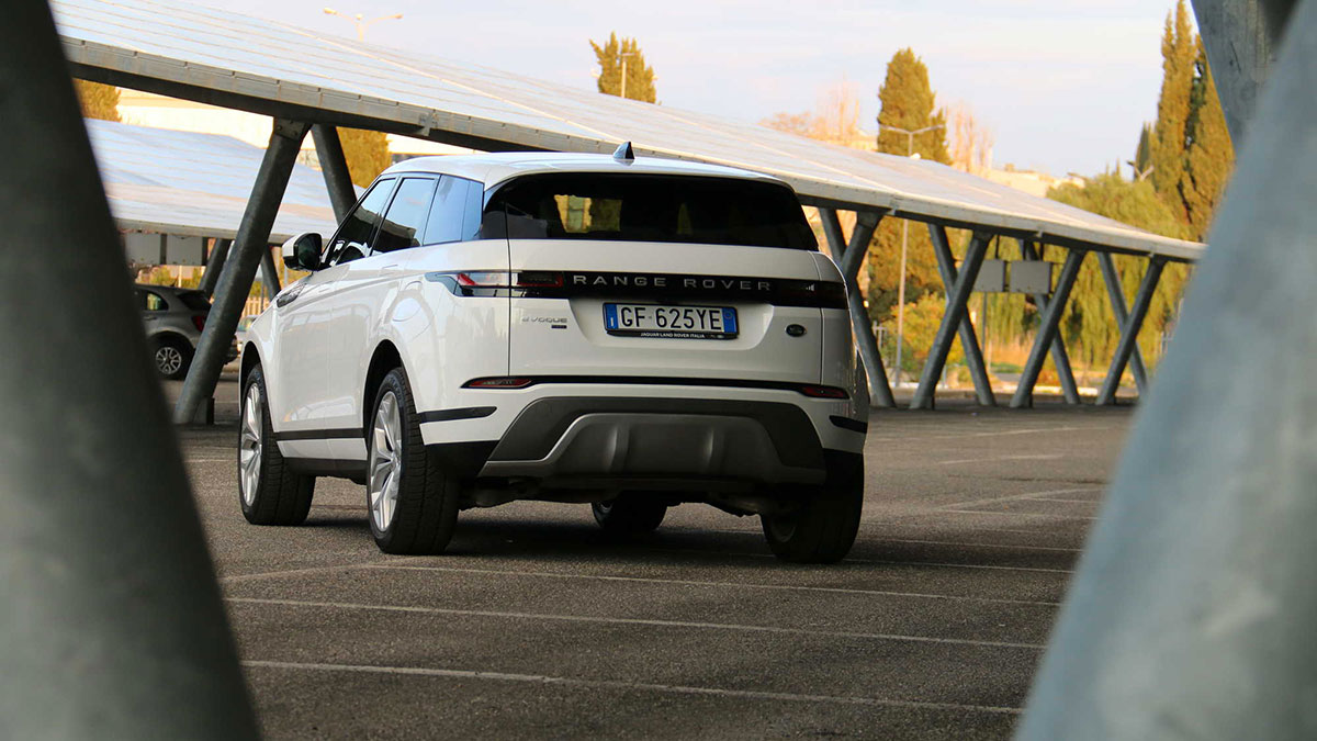 Range Rover Evoque P300e