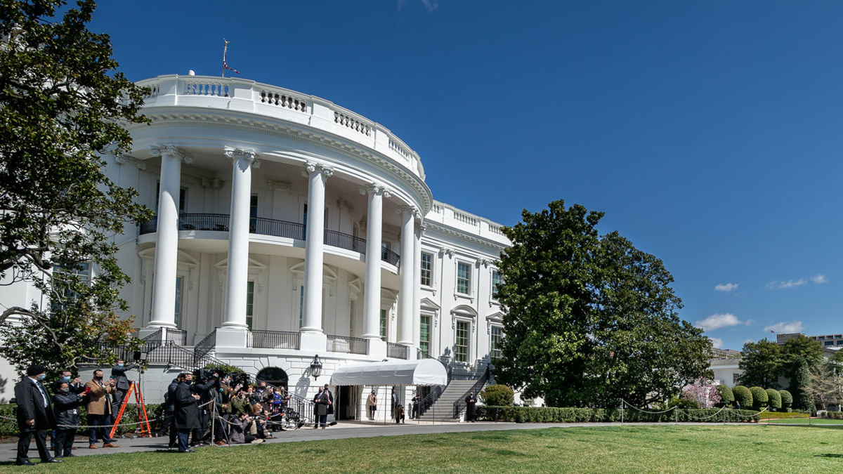 Trump estende il divieto di viaggio negli Usa ad altri 5 Paesi. Ci sono anche i palestinesi