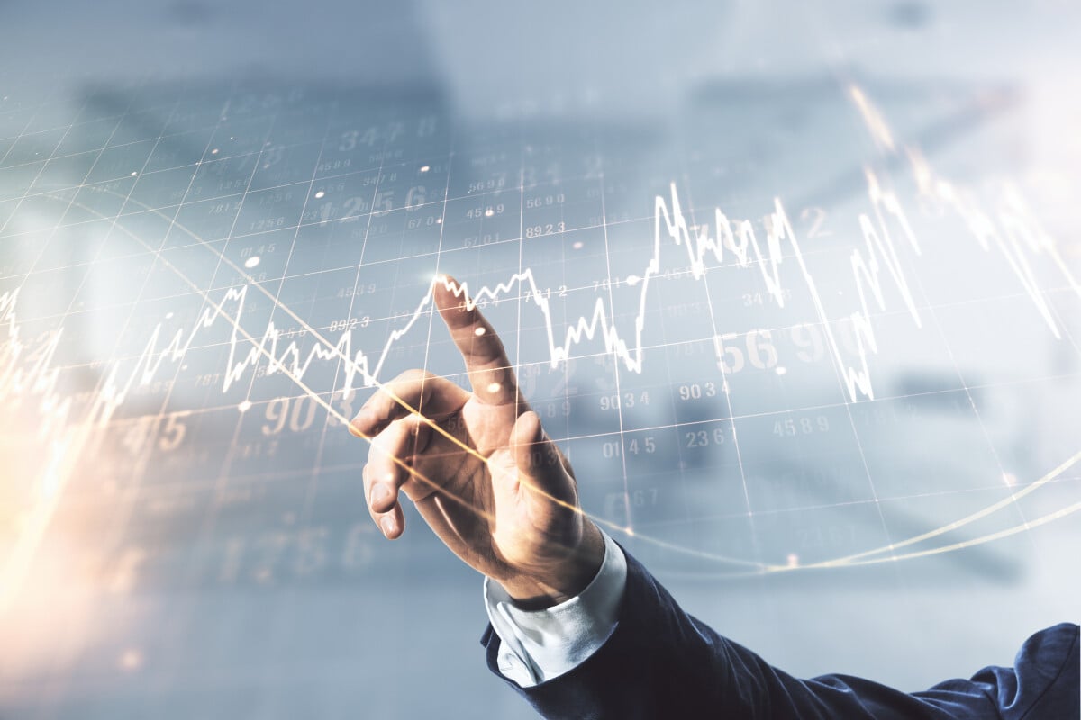 Azioni, bond, oro & Co. Su cosa puntare? Parlano gli esperti intervistati da Money.it