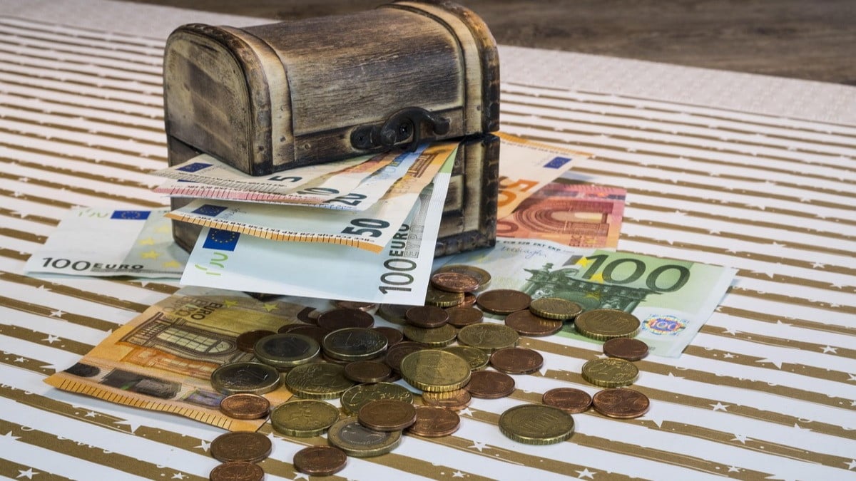 Quanto fruttano 200 € al mese per 15 anni sul conto corrente o sul fondo ad accumulo?