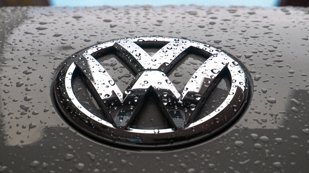 Volkswagen, 50.000 tagli ai posti di lavoro e quattro fabbriche a rischio. Cosa prevede il Future Plan 2030?