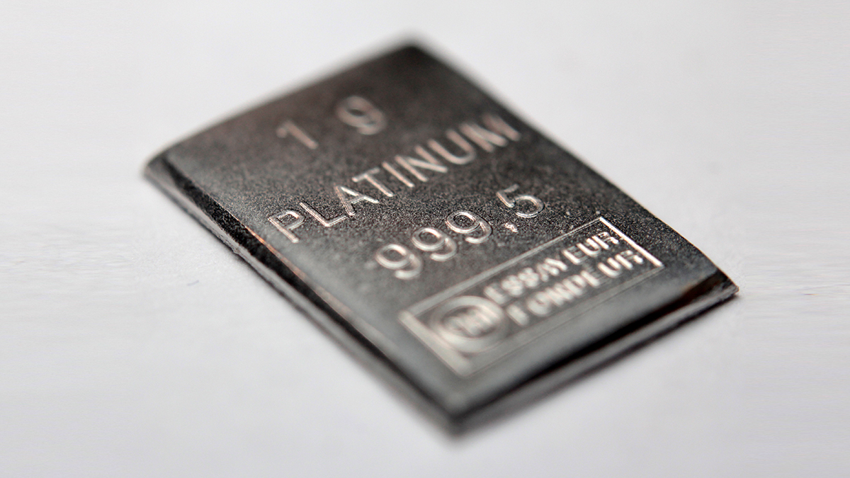 Platino, l'alternativa a oro e argento? I commenti degli esperti a Money.it