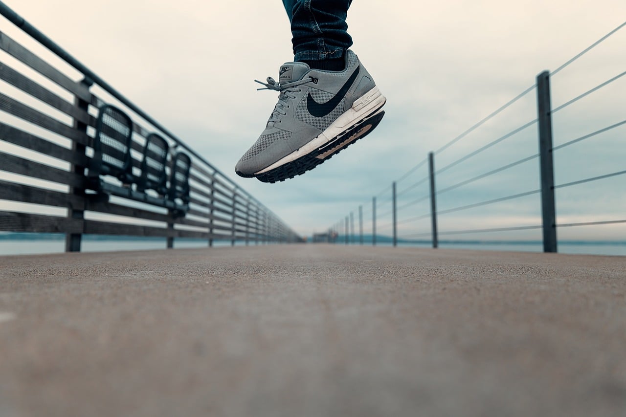 Nike, negozi pieni e azioni in caduta. Cosa c'è dietro un crollo vicino all'80%?