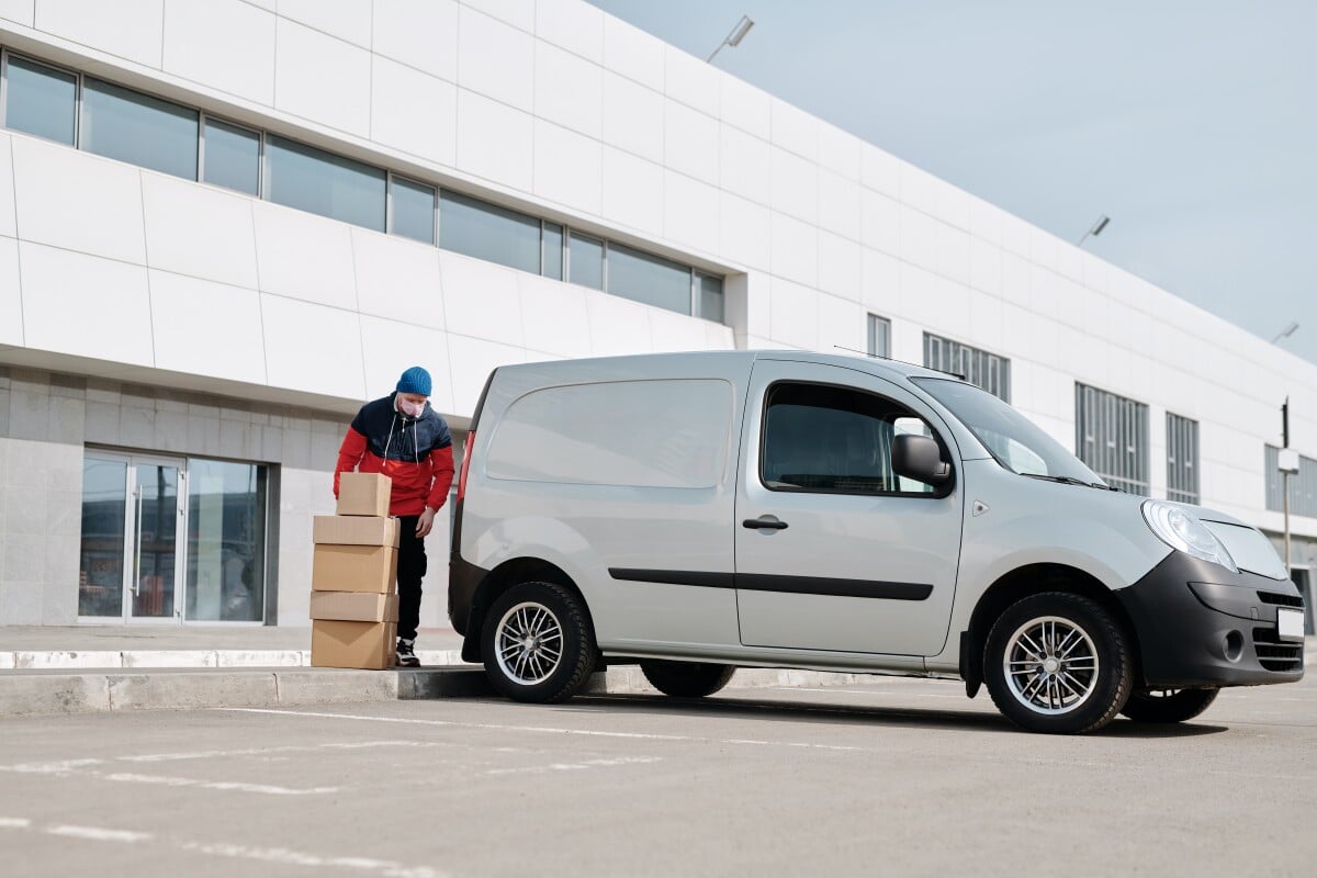 Veicoli commerciali, in UE furgoni fermi e autobus a +15,2%. L’Italia traina il mercato dei bus