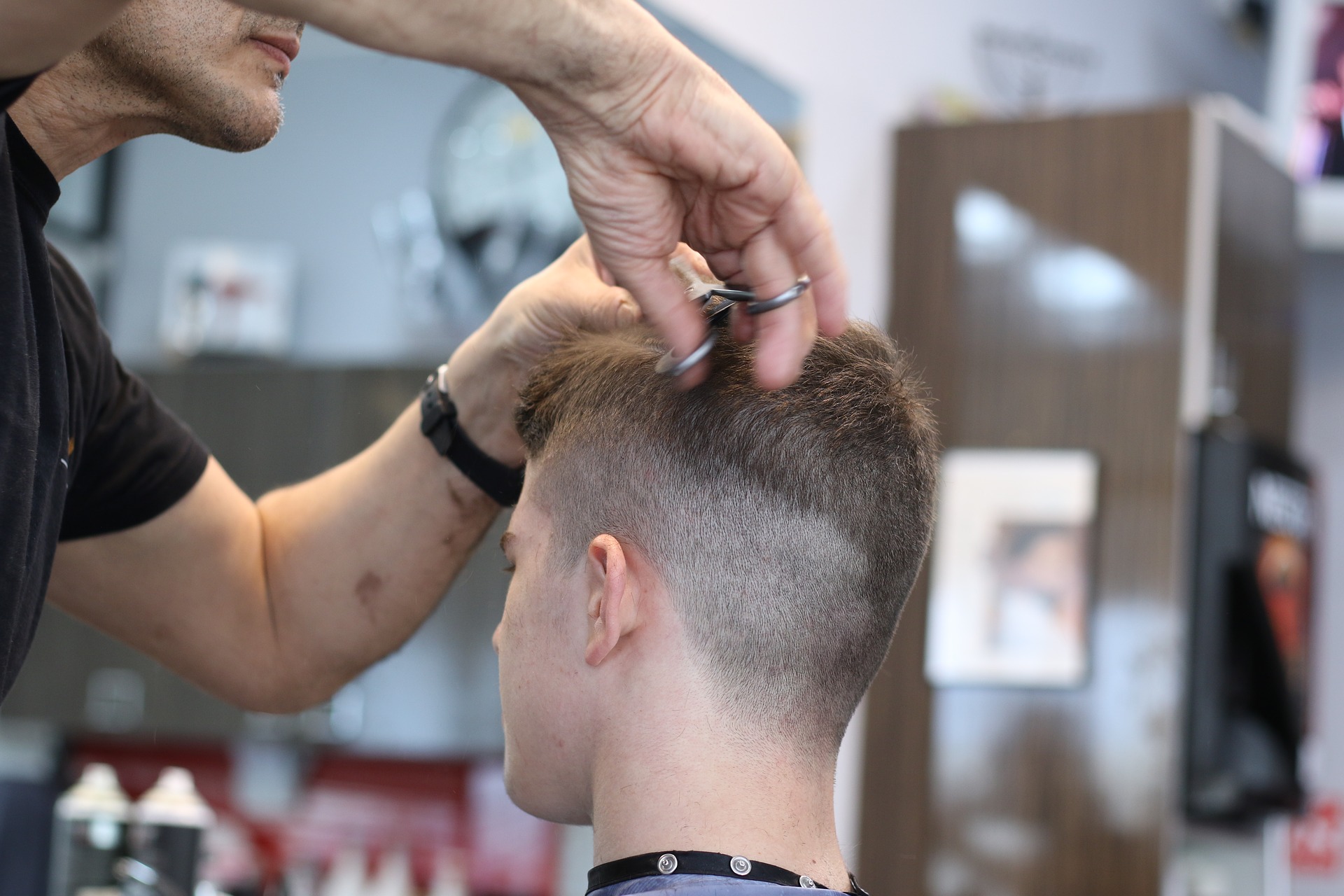 Taglio capelli uomo 2020: star parrucchiere in quarantena - Style