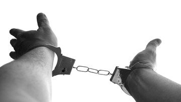Come scoprire se una persona ha precedenti penali