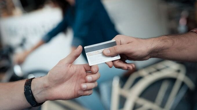 Controlli incrociati su bancomat e scontrini per verificare i pagamenti