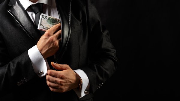 Quanto denaro contante si può legalmente portare con sé