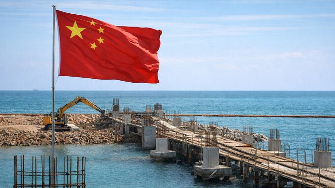 La Cina sfida la natura costruendo il più grande aeroporto sull'acqua del mondo