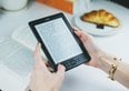 Se hai uno di questi Kindle da domani potrebbe non funzionare più (per colpa di Amazon)