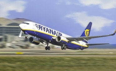 Stop all'alcol agli aeroporti o rischi una multa. La proposta di Ryanair