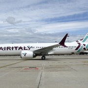 Paga €130.000 per diventare pilota. Ora è senza lavoro (e con un debito enorme)