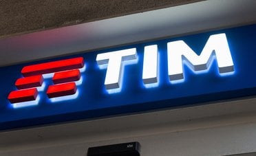 TIM vola (+29% YTD), ma resta un gap del 96% dai massimi (e target solo +20%)