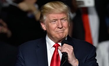 Stati Uniti, arrestato ufficiale dell'Air Force: aveva chiesto l'impeachment di Trump. Cosa rischia ora?