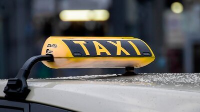 Il green pass per andare in taxi è obbligatorio? Le regole per viaggiare