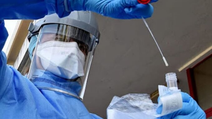 Quanto costa allo Stato ogni tampone? Un salasso con l'aumento dei casi