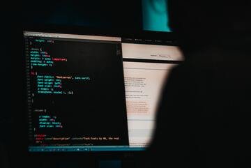 La Commissione europea propone lo spionaggio dei giornalisti in nome della «sicurezza nazionale»
