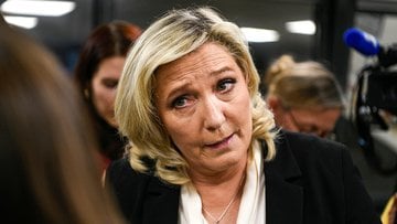 Deficit al 3,7% e debito in mano alla BCE. Il piano di Marine Le Pen per le presidenziali riguarda anche l'Italia