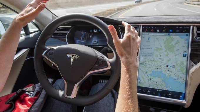Il mercato si ribella al nuovo partito di Musk. Tesla crolla in Borsa