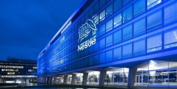 Nestlé: 2 miliardi di dollari per passare alla plastica riciclata
