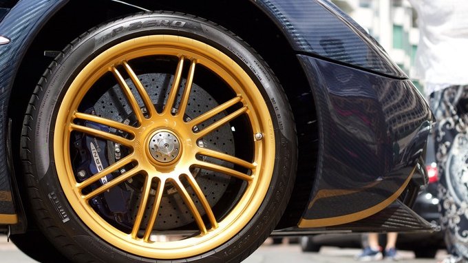 Azioni Pirelli a picco: Goldman Sachs svaluta il titolo, i motivi