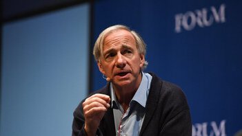 Ray Dalio investe in Bitcoin. Ecco perché sta modificando l'allocazione del suo portafoglio