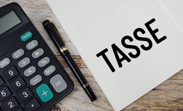 Esiste una tassa invisibile che grava sui lavoratori italiani e li rendi più poveri
