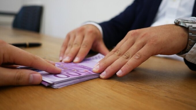 Cos'è il factoring e come funziona la cessione del credito per imprese