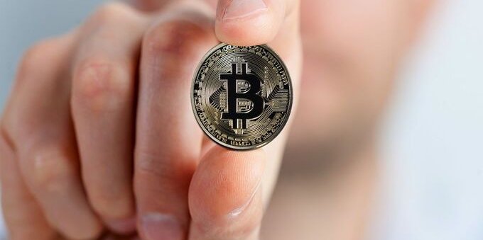Bitcoin: per Simon Peters (eToro) è ancora un bene rifugio