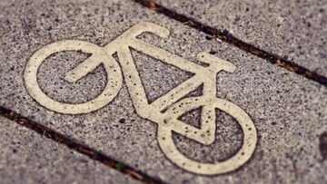 I ciclisti possono camminare con la bicicletta sulle strisce pedonali?