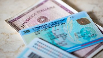 Carta d'identità rotta: cosa fare e quando è valida