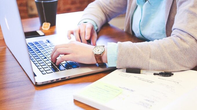Aumento di stipendio lavorando durante i festivi infrasettimanali: è il dipendente a decidere