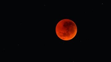 In arrivo la Superluna di Sangue oggi 26 maggio: come e quando vederla