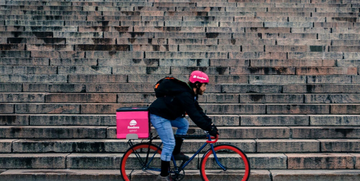 Rider come lavoratori subordinati: storica decisione della Cassazione