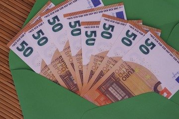 Busta paga ottobre, bonus di 2.400 euro in arrivo per questi dipendenti