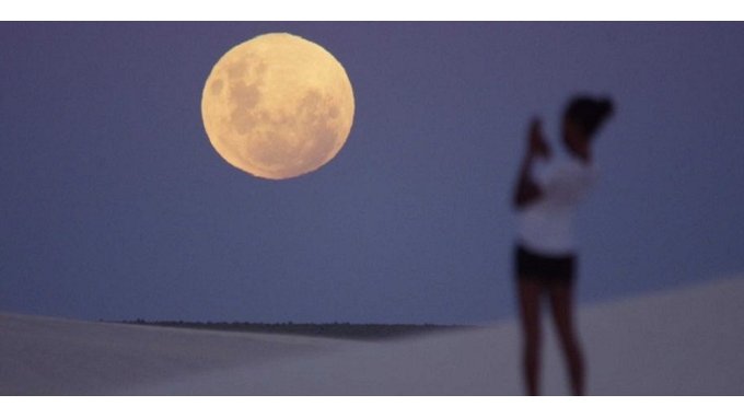 Come fotografare la Luna con lo smartphone? App e trucchi utili