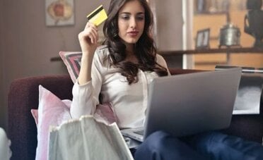 Questa Polaroid costa oggi meno di 69 euro. È in offerta su Amazon