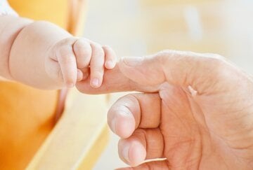 Maternità in busta paga, quanto spetta di stipendio prima e dopo la gravidanza