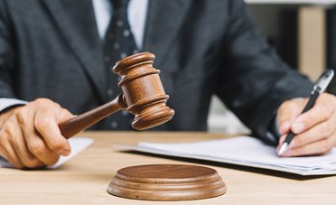 Cosa rischia un insegnante che dà uno schiaffo allo studente?